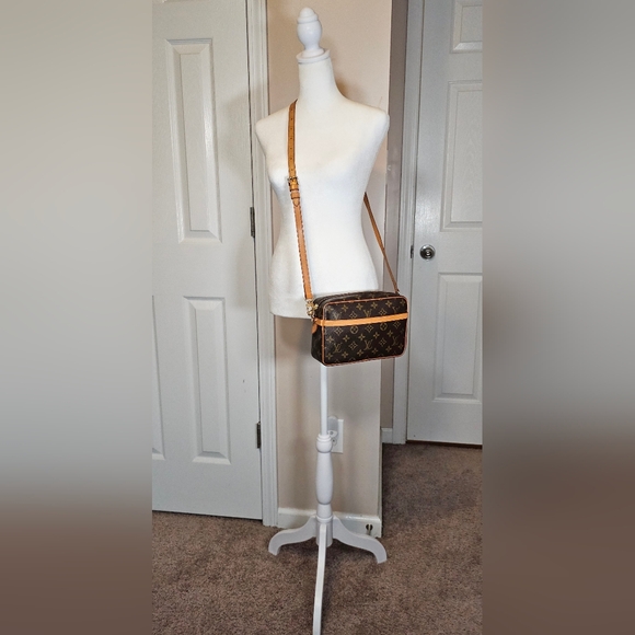 Authentic LOUIS VUITTON Monogram Compiegne 23 Crossbody Bag - Picture 9 of 10